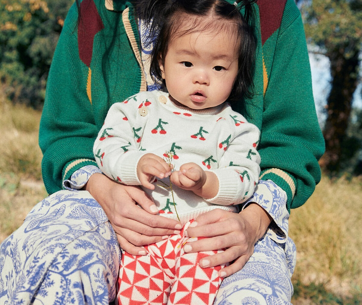 Wrap baby into comfort: knits and jumpers