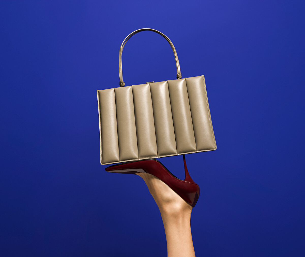 Sculpted Blue: Klare Linien. Zeitlose Silhouetten.